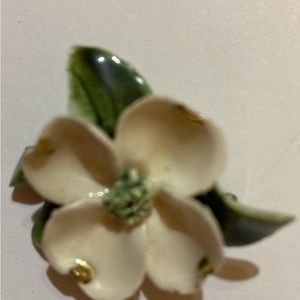 Four leaf clover pin